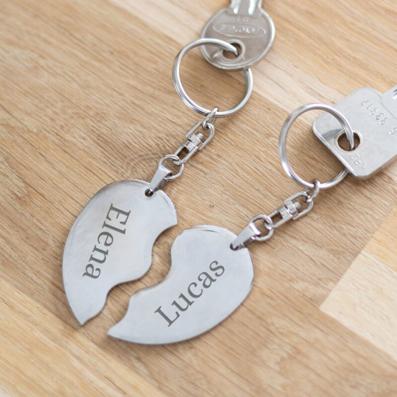 Bild von Schlüsselanhänger gravieren mit Namen Gebrochenes Herz | 🔮 Gravur nach Wunsch 🌟