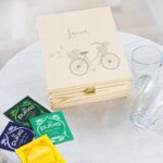 🖼️ 11188-1-teekiste-mit-gravur-2-glaeser.jpg | 🌟 Gravur nach Wunsch 🪄 Bild von   teekiste mit gravur  glaeserjpg | 🌟 Gravur nach Wunsch 🪄