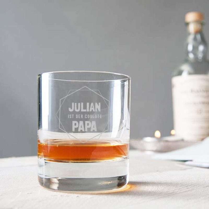 Bild von Whiskyglas mit Gravur Vatertag | 🔮 Gravur nach Wunsch 🌟