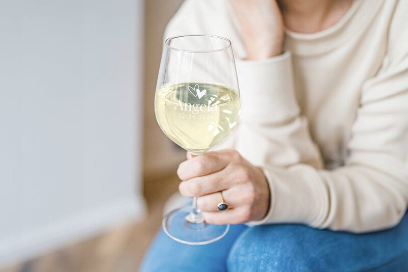 Bild von   weissweinglas mit gravur  stjpg | 🌟 Gravur nach Wunsch 🪄