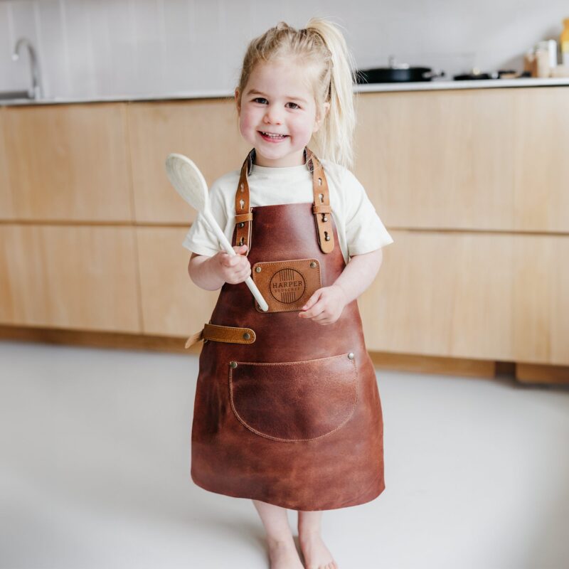 Bild von   kinderschuerze mit namen ledjpg | 🌟 Gravur nach Wunsch 🪄