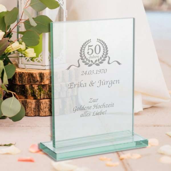 Bild von Glaspokal zur Goldenen Hochzeit mit Gravur | 🔮 Gravur nach Wunsch 🌟