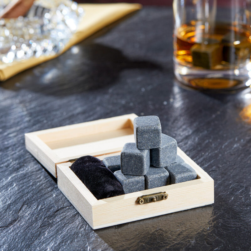 Bild von   whiskysteine in edler holzboxjpg | 🌟 Gravur nach Wunsch 🪄
