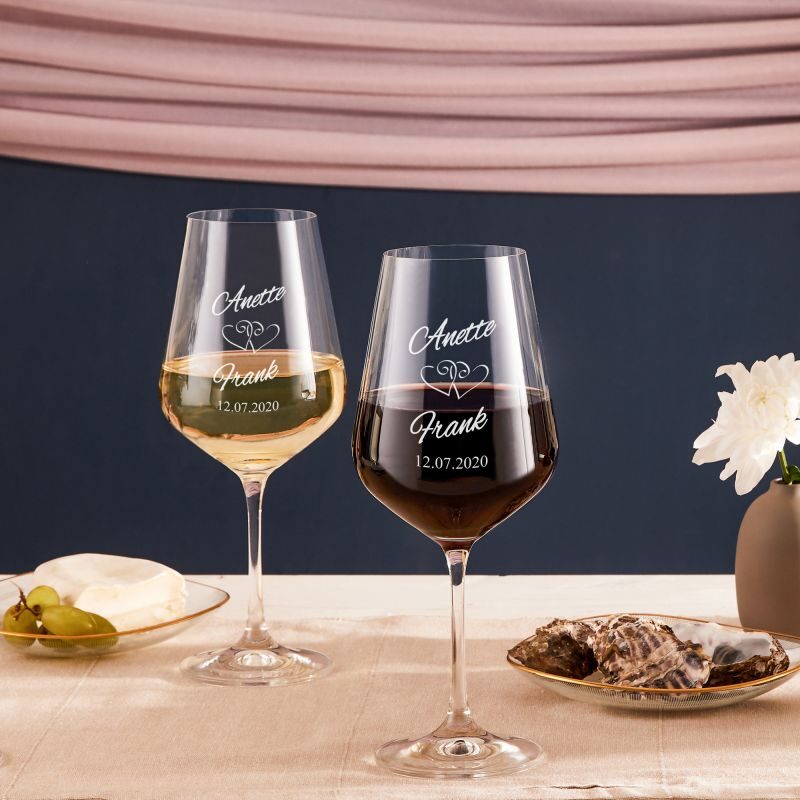 Bild von Weinglas mit Gravur Herzen Personalisiert 2er Set Weißweinglas | 🔮 Gravur nach Wunsch 🌟