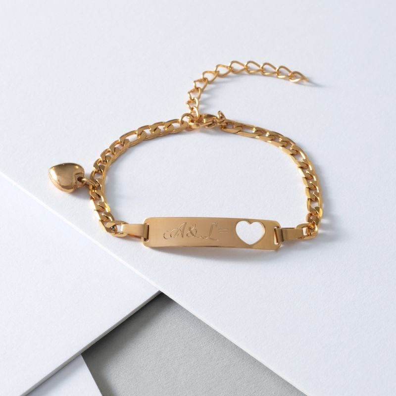 Bild von Armband mit Gravur Initialen Herz Gold personalisiert | 🔮 Gravur nach Wunsch 🌟