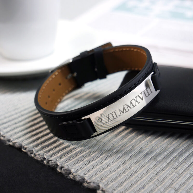 Bild von   schwarzes lederarmband mit grajpg | 🌟 Gravur nach Wunsch 🪄