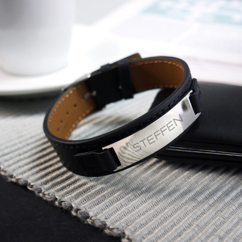 Bild von   schwarzes lederarmband mit grajpg | 🌟 Gravur nach Wunsch 🪄
