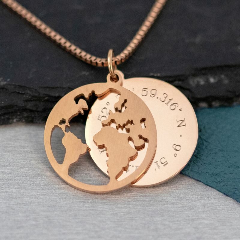 Bild von Halskette mit Gravur Globus und Geokoordinaten Roségold personalisiert | 🔮 Gravur nach Wunsch 🌟