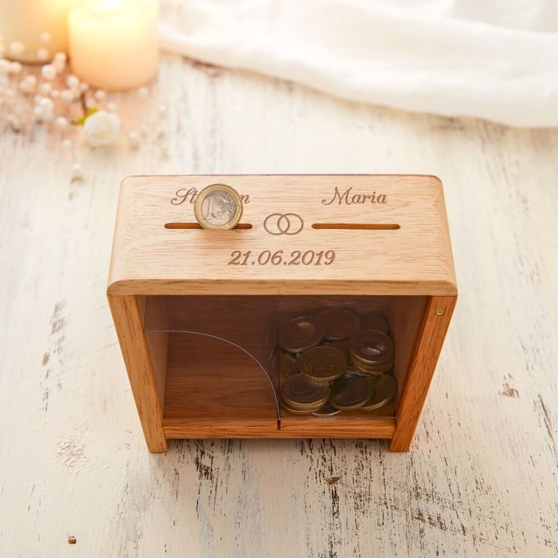 Bild von Holz Spardose zur Hochzeit mit Namen und Datum Er und Sie | 🔮 Gravur nach Wunsch 🌟