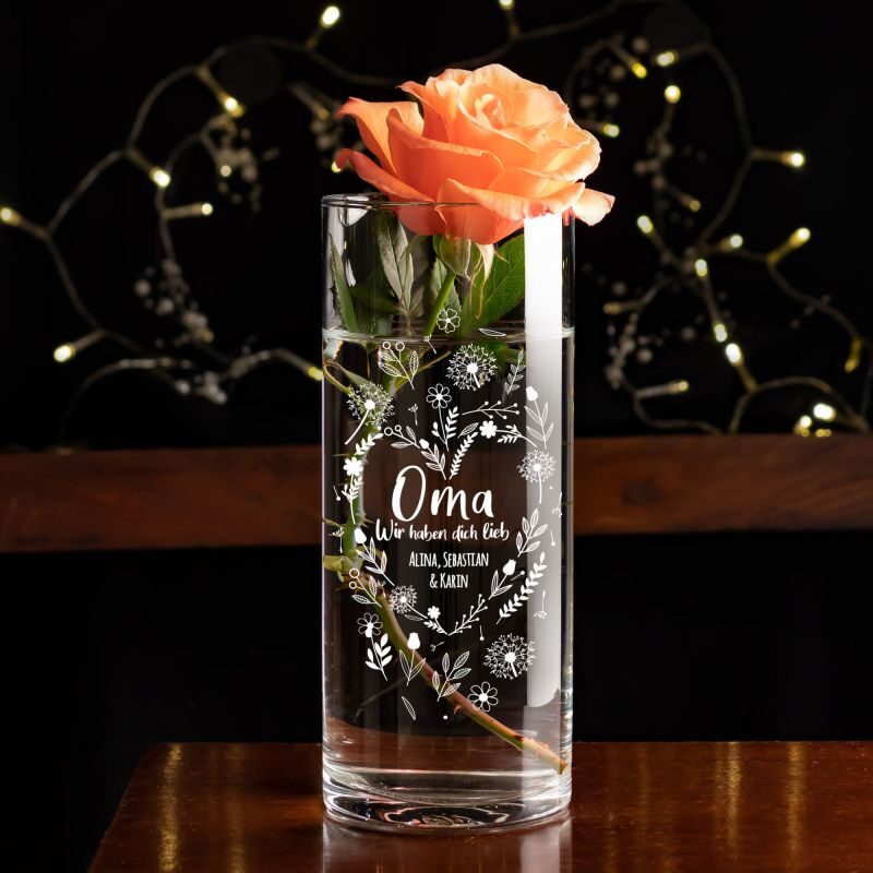 Bild von Runde Vase mit Gravur für Oma Blumenherz | 🔮 Gravur nach Wunsch 🌟