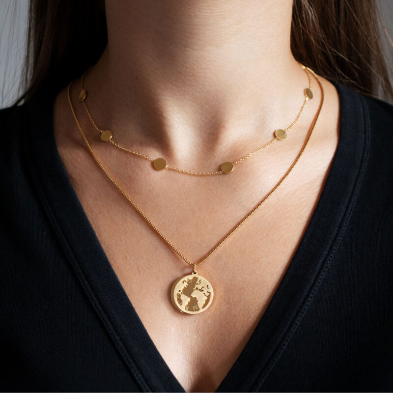 Bild von   schmuckset gold mit globus undjpg | 🌟 Gravur nach Wunsch 🪄