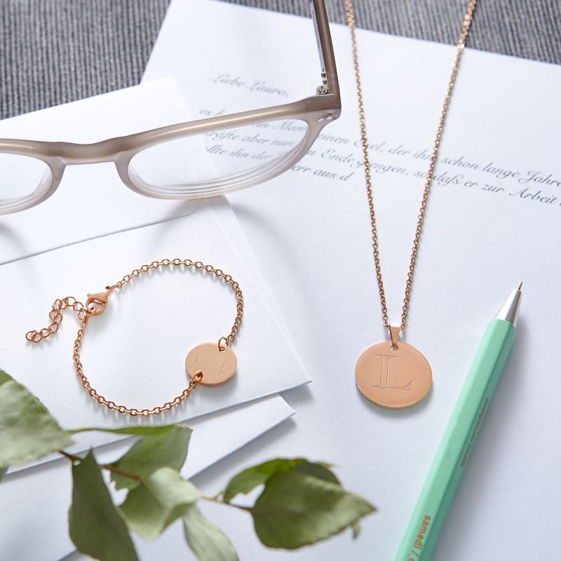 Bild von Set Kette und Armkettchen mit rundem Anhänger Initial Roségold | 🔮 Gravur nach Wunsch 🌟