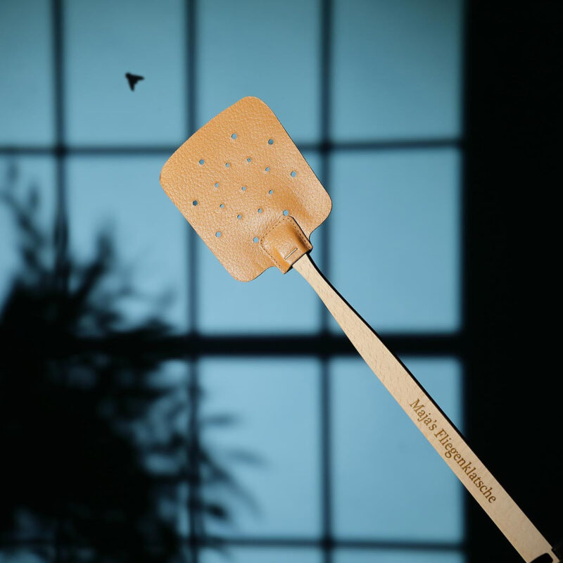 Bild von Fliegenklatsche aus Holz inkl Gravur | 🔮 Gravur nach Wunsch 🌟