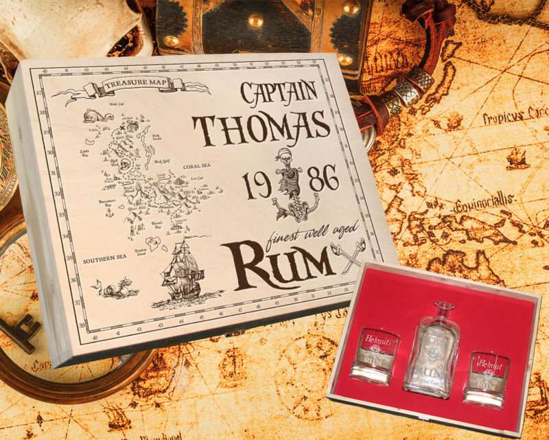 Bild von Holzbox Rumkiste Geschenkset Rum Set mit Gravur Flasche und 2 Gläser | 🔮 Gravur nach Wunsch 🌟