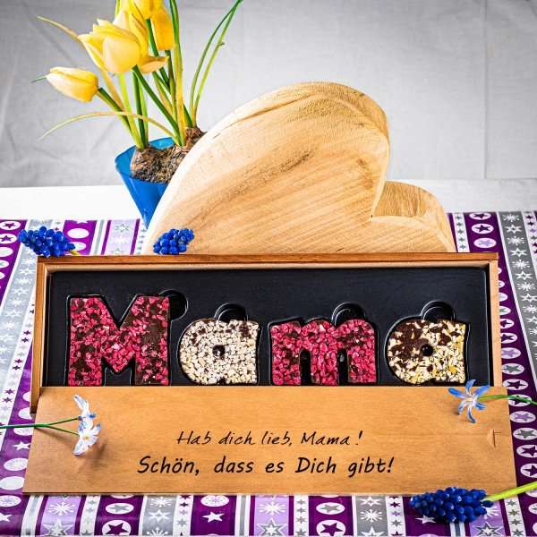Bild von MAMA Schokolade mit personalisierter Holzschachtel | 🔮 Gravur nach Wunsch 🌟