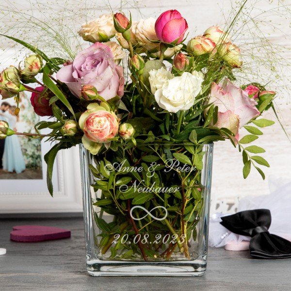 Bild von Vase mit Unendlichkeitszeichen und Personalisierung | 🔮 Gravur nach Wunsch 🌟