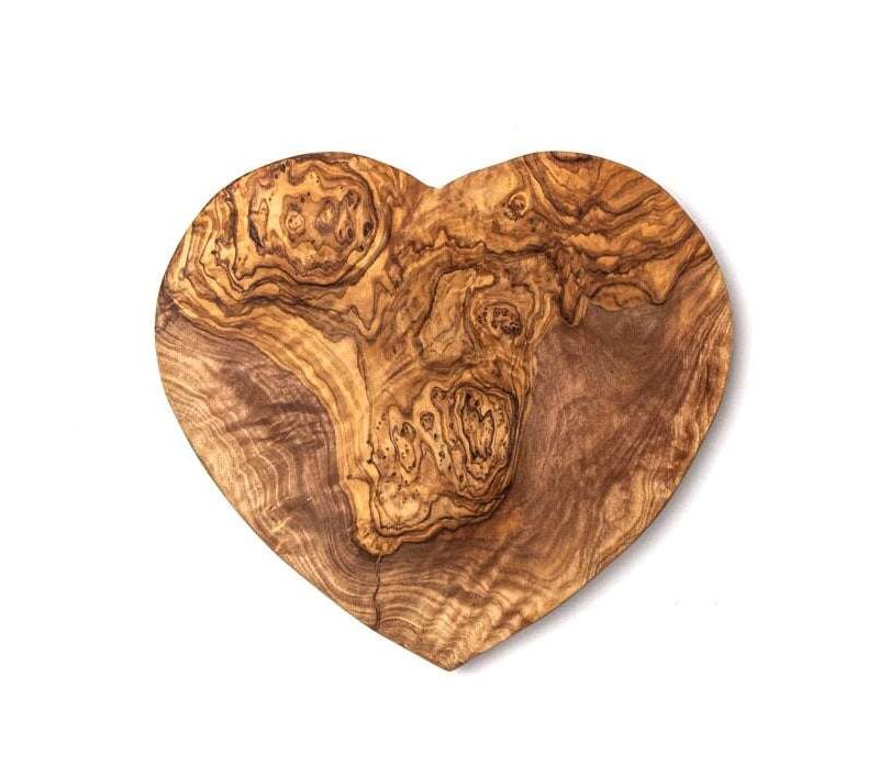 Frühstücksbrett in Herzform aus Olivenholz
