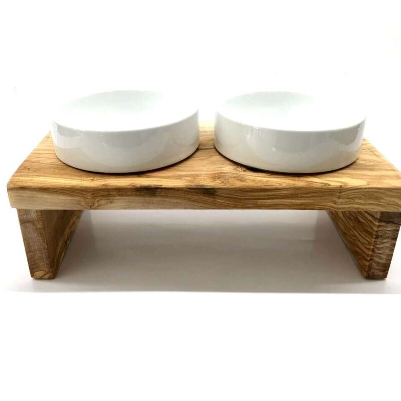 Erhöhte Futterstation aus Olivenholz mit zwei Porzellanschalen