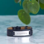 🖼️ 33493-1-schwarzes-lederarmband-mit-gra.jpg | 🌟 Gravur nach Wunsch 🪄 Bild von schwarzes lederarmband mit grajpg | 🌟 Gravur nach Wunsch 🪄