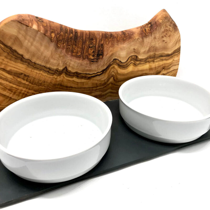 Futterstation mit Porzellanschalen und Spritzschutz aus Olivenholz - 0.9 L