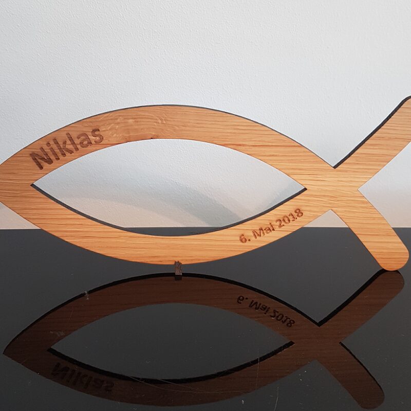 Holz-Aufsteller "Fisch" zur Konfirmation / Firmung / Kommunion Name