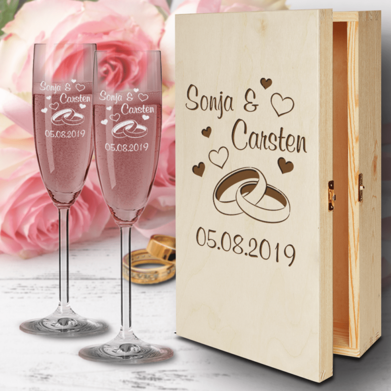 Bild von   hochzeitsglaeser sekt mit holzpng | 🌟 Gravur nach Wunsch 🪄