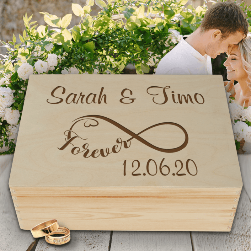 Bild von Geschenkkiste Erinnerungsbox zur Hochzeit Infinity mit Wunschnamen | 🔮 Gravur nach Wunsch 🌟