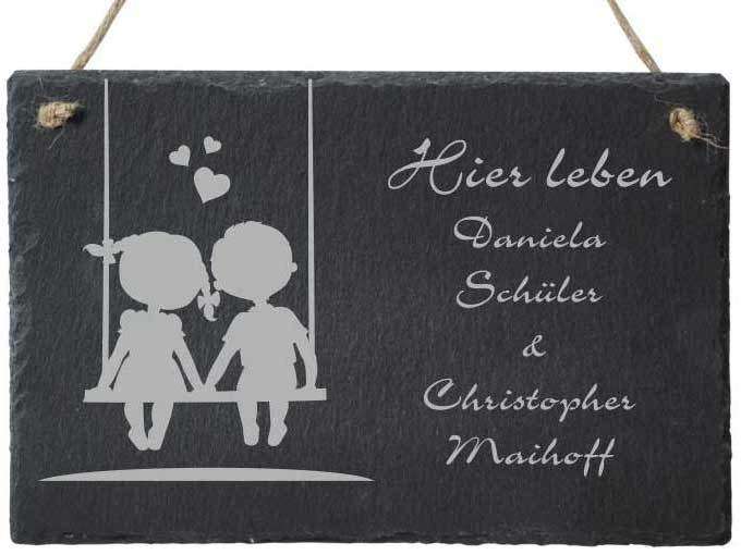 Bild von Türschild aus Schiefer Paar auf Schaukel mit deinen Wunschnamen | 🔮 Gravur nach Wunsch 🌟