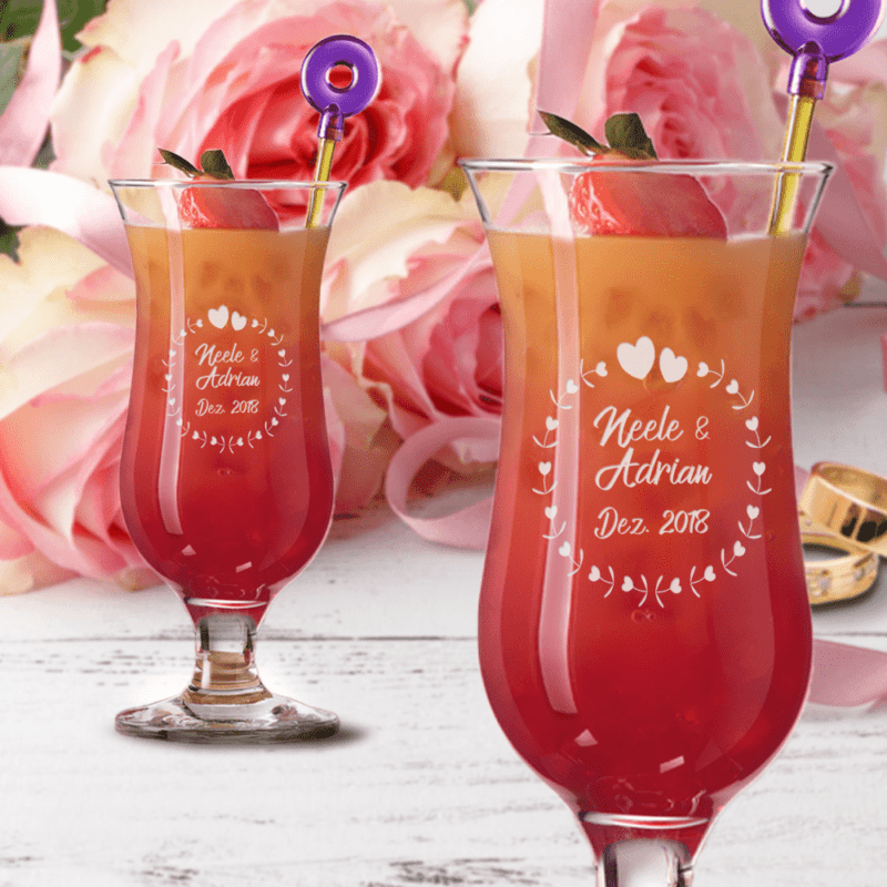 Bild von Cocktailglas Set mit Wunschnamen und Datum Herzkreis | 🔮 Gravur nach Wunsch 🌟