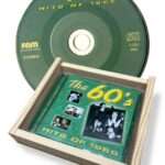 🖼️ 76497-1-cd-1965-musik-hits-in-holzkist.jpg | 🌟 Gravur nach Wunsch 🪄 Bild von cd musik hits in holzkistjpg | 🌟 Gravur nach Wunsch 🪄