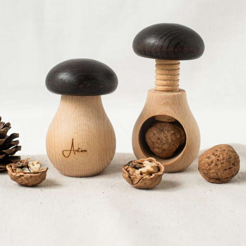 Bild von   nussknacker pilz braun mit indjpg | 🌟 Gravur nach Wunsch 🪄