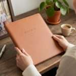 🖼️ 81424-1-notizblockhalter-braun-gra.jpg | 🌟 Gravur nach Wunsch 🪄 Bild von notizblockhalter braun grajpg | 🌟 Gravur nach Wunsch 🪄