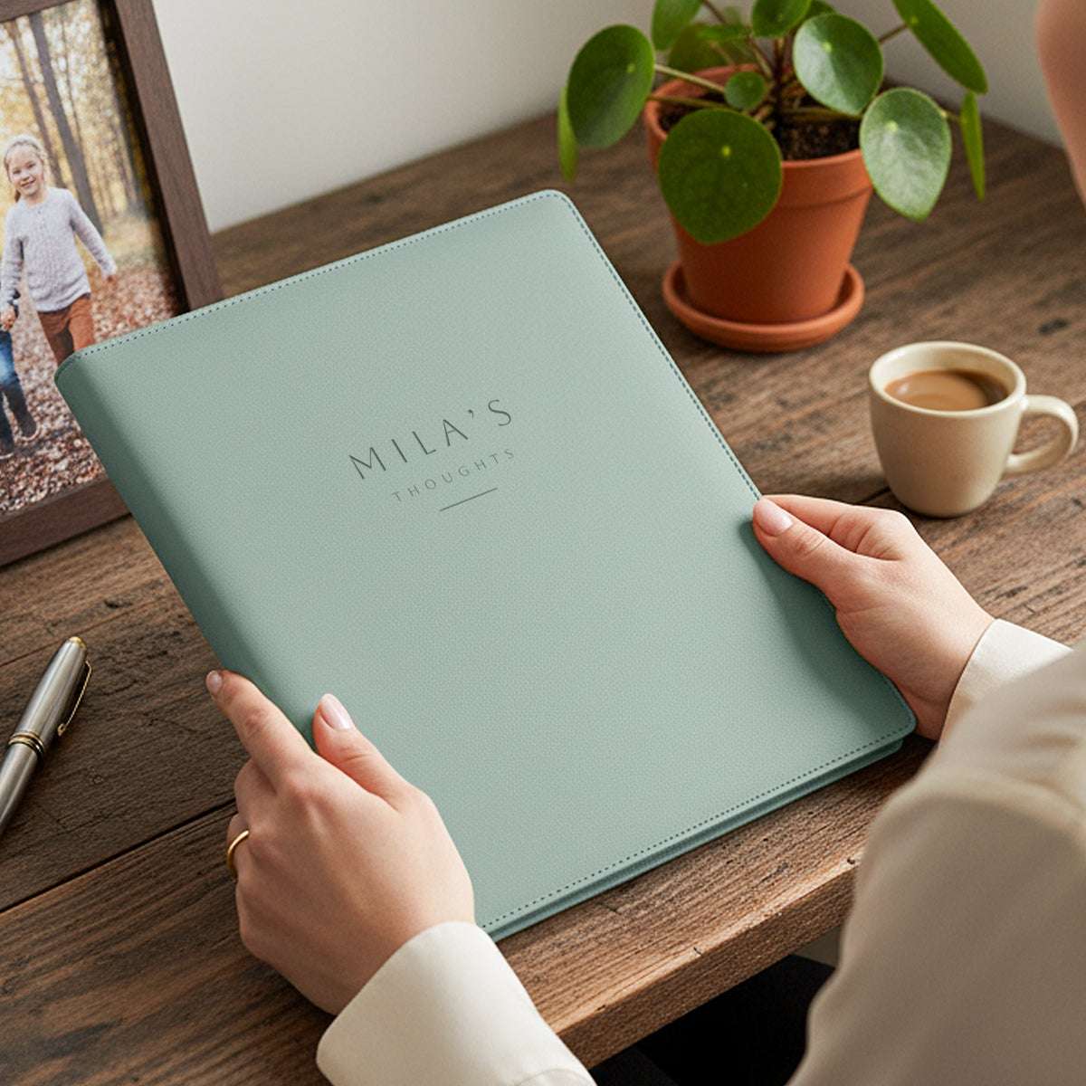 Notizblockhalter - Grün - Graviertes Leder