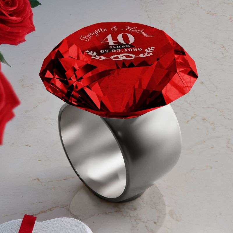 Diamant Kristall Rot mit Gravur zur Rubinhochzeit und Ring Displayständer Silber