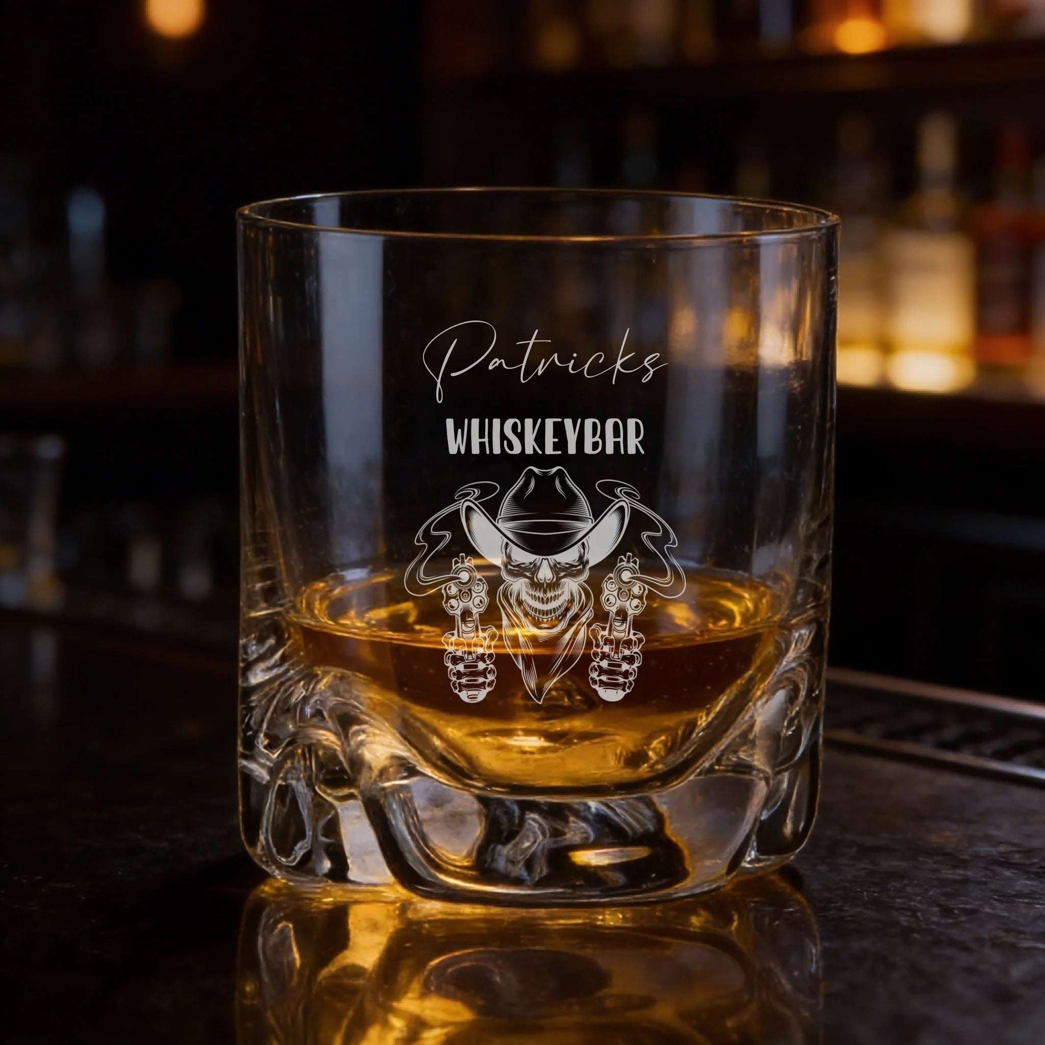 Whiskyglas mit individueller Totenkopf Gravur als Geschenk