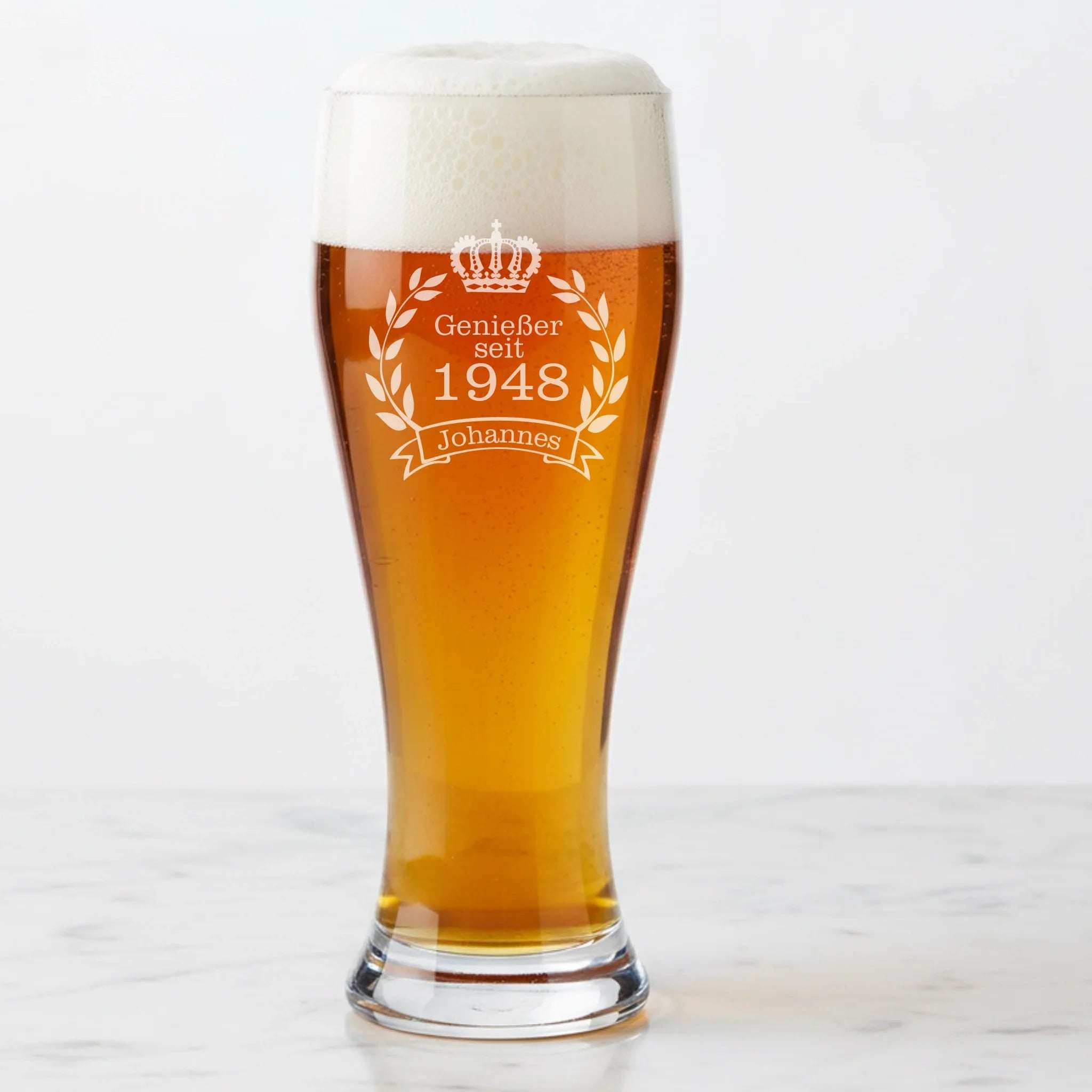 Schönes Weizenbierglas mit Gravur als Geburtstagsgeschenk