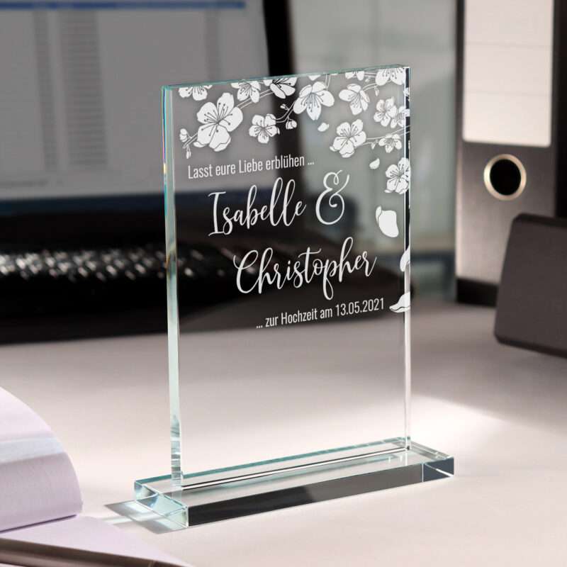 Bild von   glas pokal mit gravur bluehejpg | 🌟 Gravur nach Wunsch 🪄