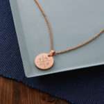 🖼️ 86412-1-kette-mit-gravur-rosegold-an.jpg | 🌟 Gravur nach Wunsch 🪄 Bild von kette mit gravur rosegold anjpg | 🌟 Gravur nach Wunsch 🪄