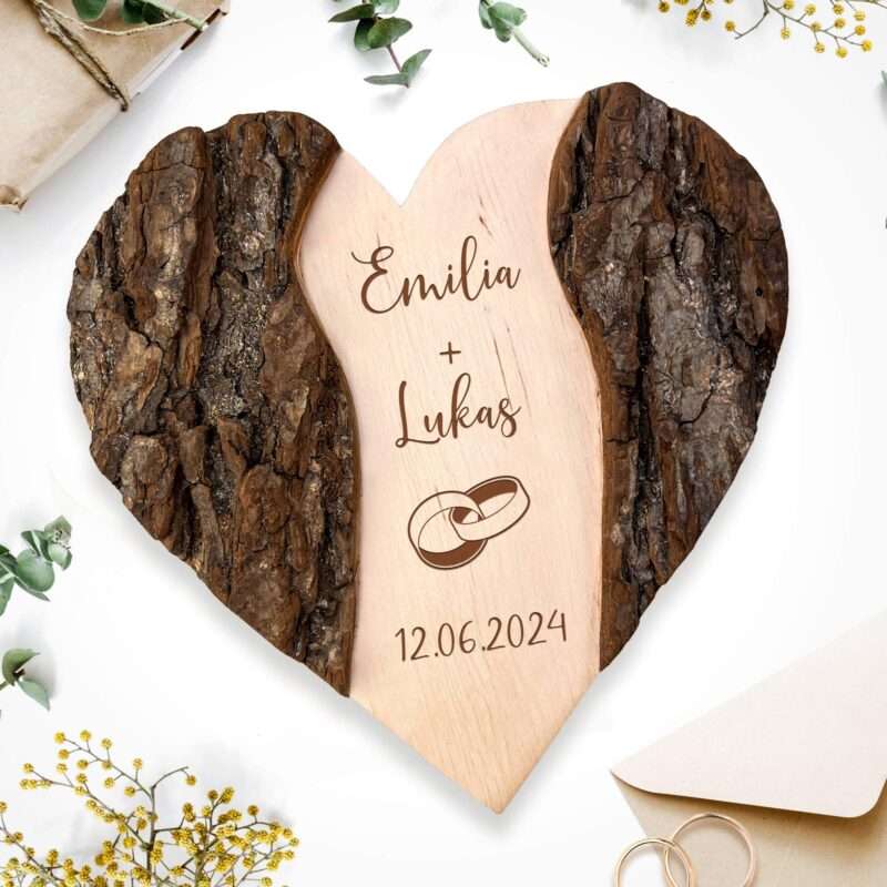 Holz Herz mit Gravur zur Hochzeit - Ringe