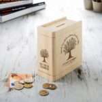 🖼️ 86863-1-spardose-buch-aus-holz-mit-gra.jpg | 🌟 Gravur nach Wunsch 🪄 Bild von spardose buch aus holz mit grajpg | 🌟 Gravur nach Wunsch 🪄