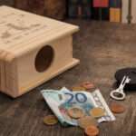🖼️ 86873-1-spardose-buch-aus-holz-mit-g.jpg | 🌟 Gravur nach Wunsch 🪄 Bild von spardose buch aus holz mit gjpg | 🌟 Gravur nach Wunsch 🪄