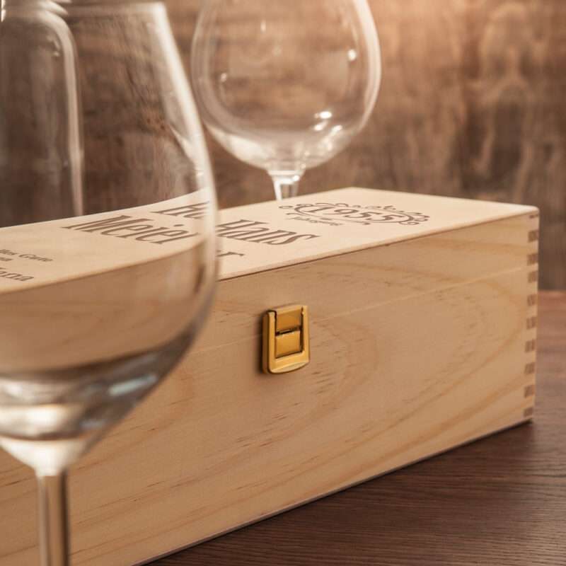 Bild von   weinkiste mit namens und jahrjpg | 🌟 Gravur nach Wunsch 🪄