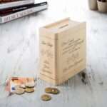 🖼️ 87287-1-spardose-buch-aus-holz-mit-gra.jpg | 🌟 Gravur nach Wunsch 🪄 Bild von spardose buch aus holz mit grajpg | 🌟 Gravur nach Wunsch 🪄