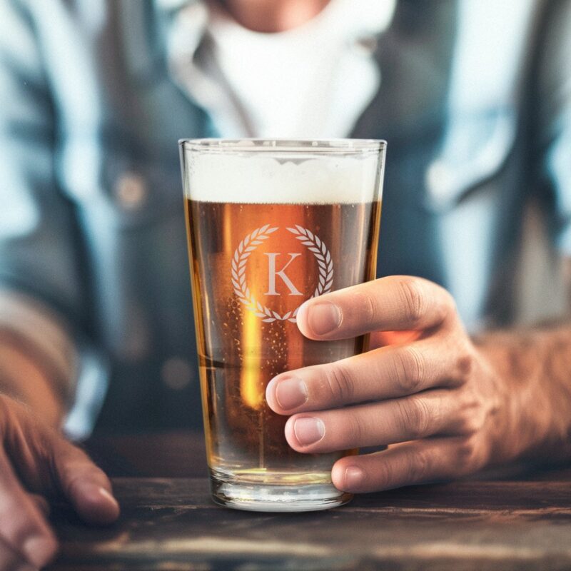 Bild von   graviertes shaker pintglas jpg | 🌟 Gravur nach Wunsch 🪄