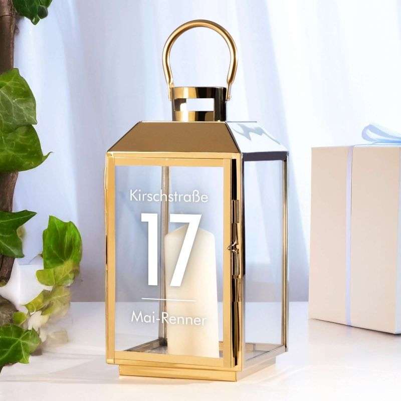 Gold Laterne mit moderner Gravur - Name und Adresse